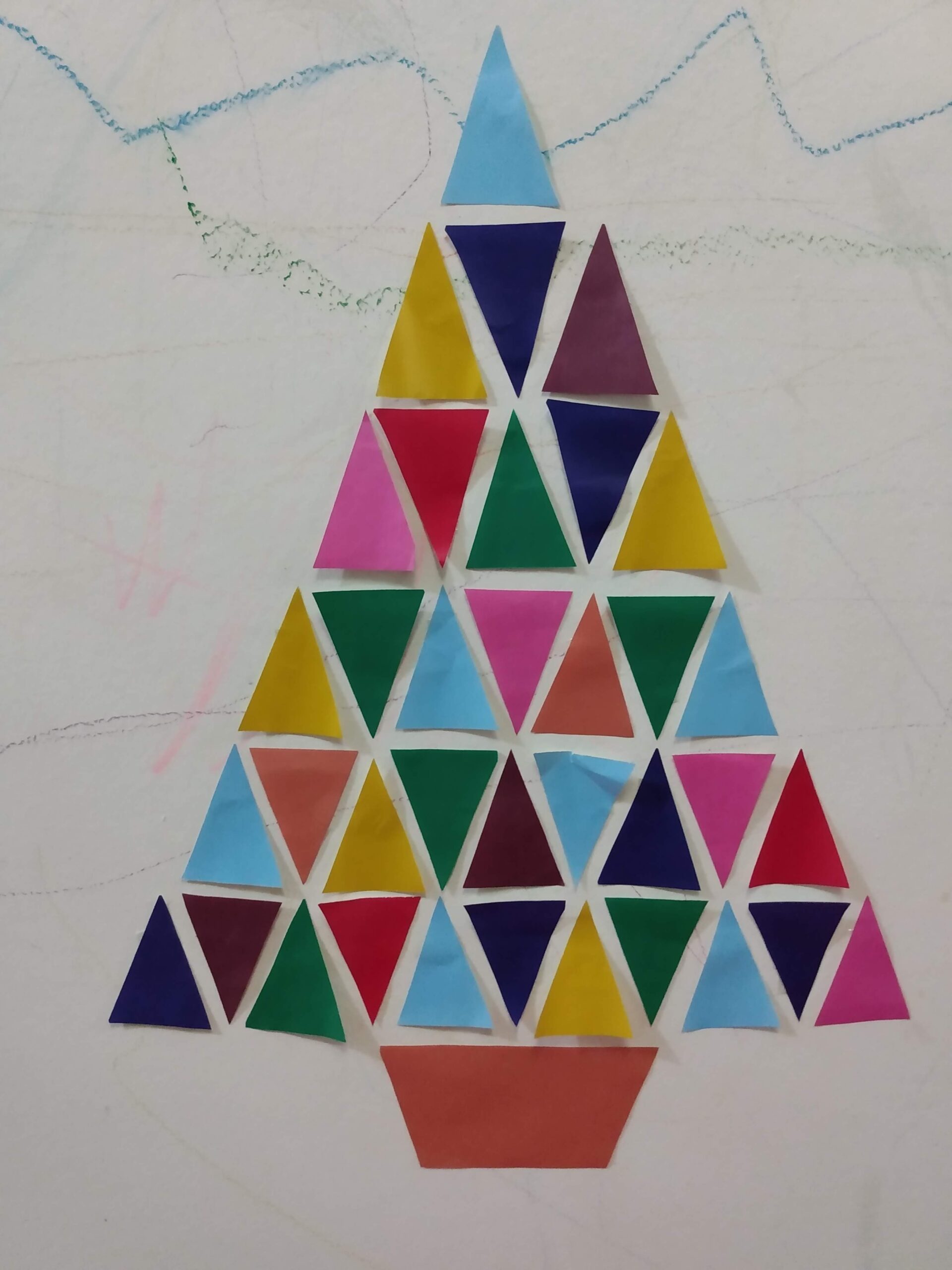 Árvore de Natal com triângulos - Mar do Conhecimento